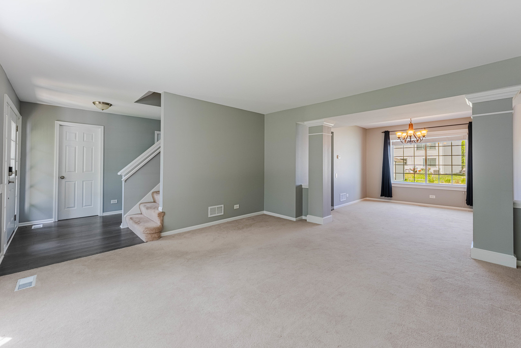 1371 E Braymore Circle - Photo 2