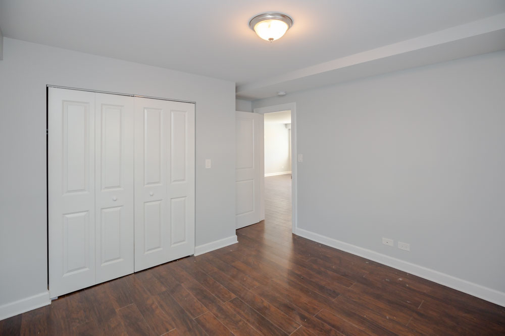 6807 N Ridge Boulevard - Photo 8