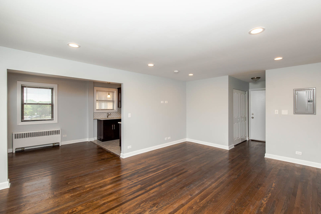 6805 N Ridge Boulevard - Photo 4