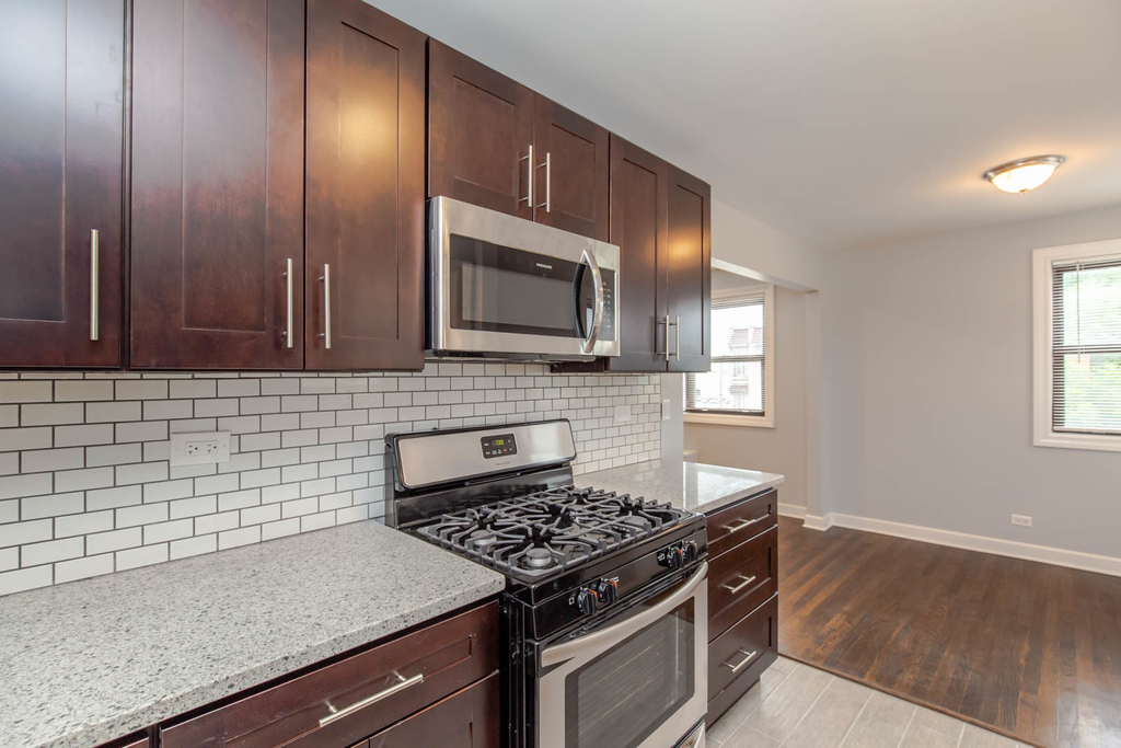 6805 N Ridge Boulevard - Photo 8