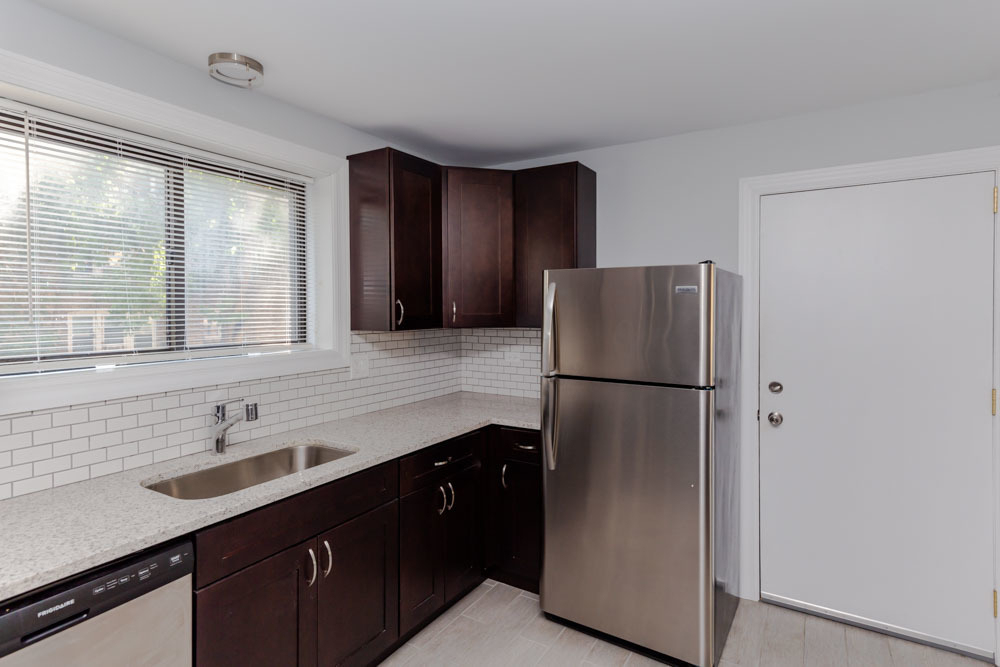 6803 N Ridge Boulevard - Photo 3
