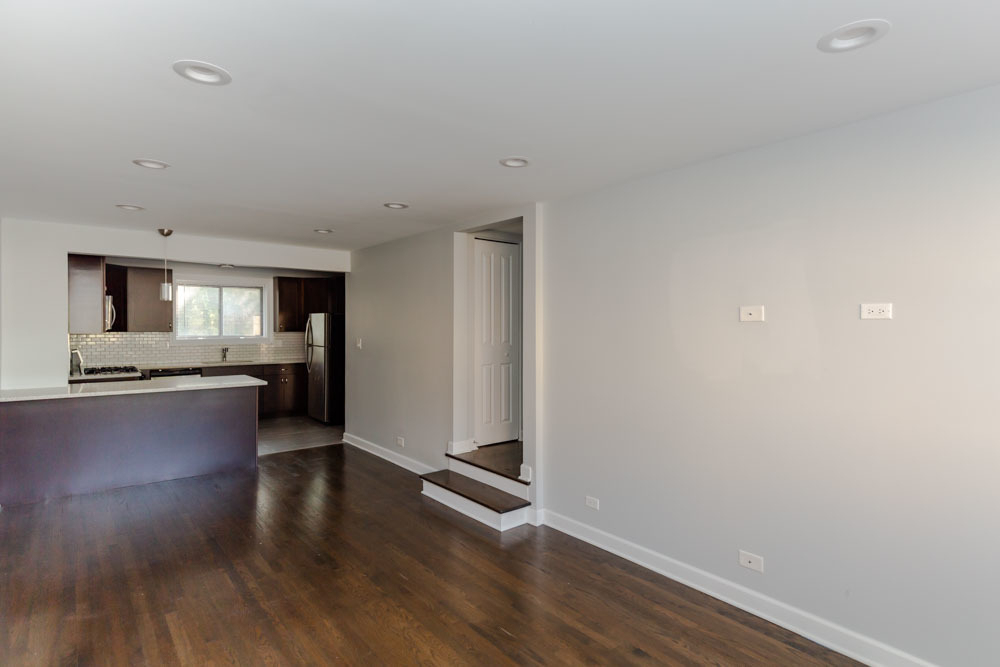 6803 N Ridge Boulevard - Photo 2