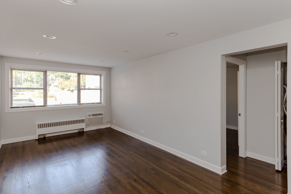 6803 N Ridge Boulevard - Photo 1