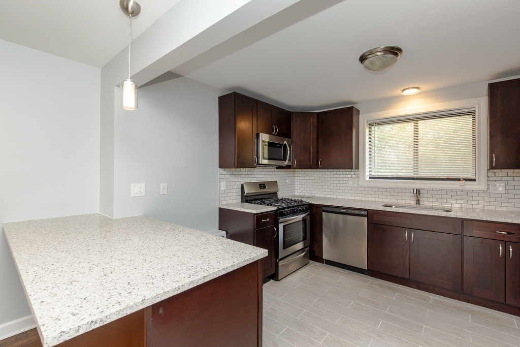 6803 N Ridge Boulevard - Photo 3