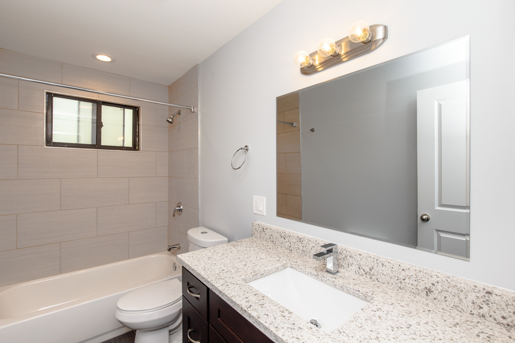 6803 N Ridge Boulevard - Photo 7