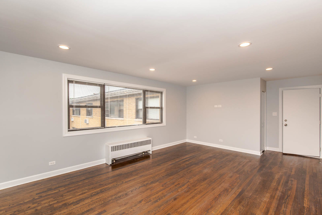 6801 N Ridge Boulevard - Photo 2