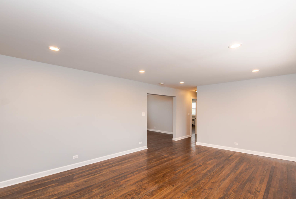 6801 N Ridge Boulevard - Photo 1