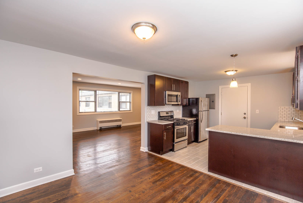6801 N Ridge Boulevard - Photo 5
