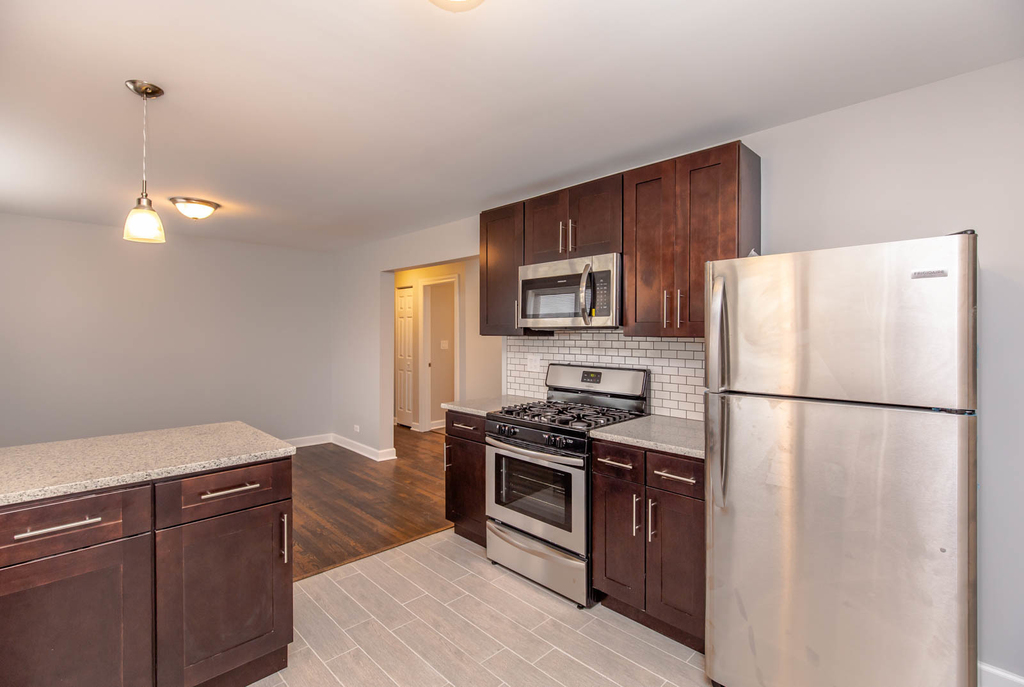 6801 N Ridge Boulevard - Photo 8