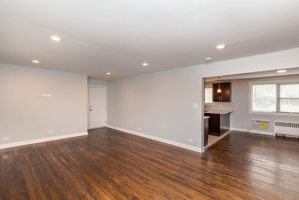 6801 N Ridge Boulevard - Photo 3
