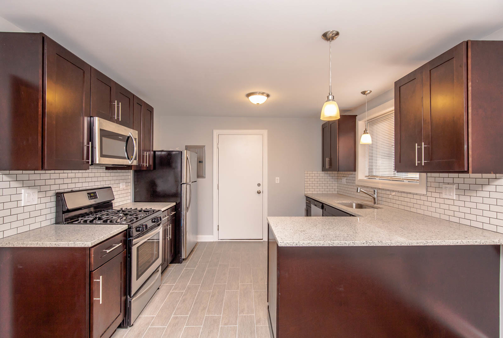 6801 N Ridge Boulevard - Photo 6