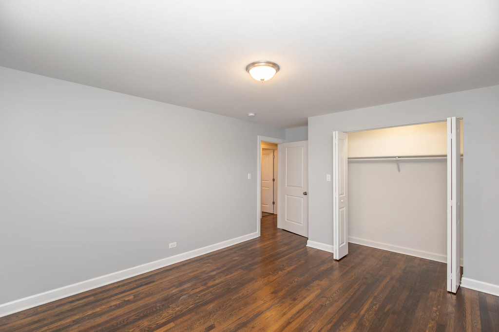6801 N Ridge Boulevard - Photo 12