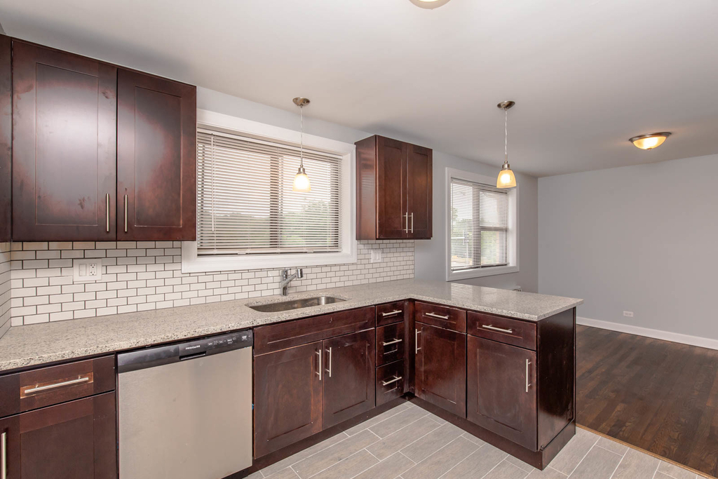 6801 N Ridge Boulevard - Photo 7