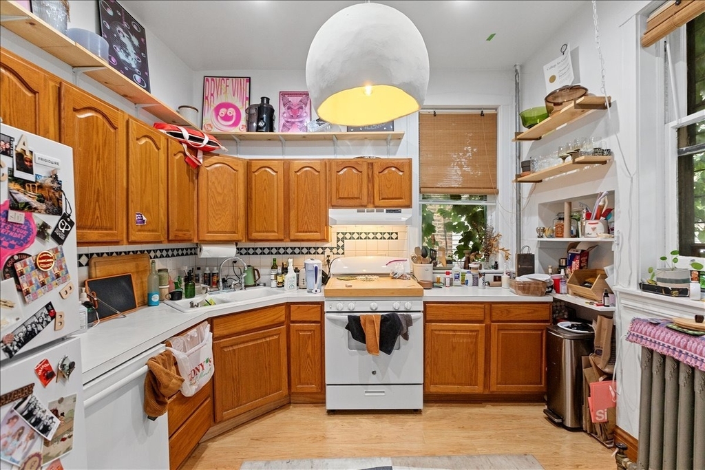 2507 N Sawyer Avenue - Photo 1