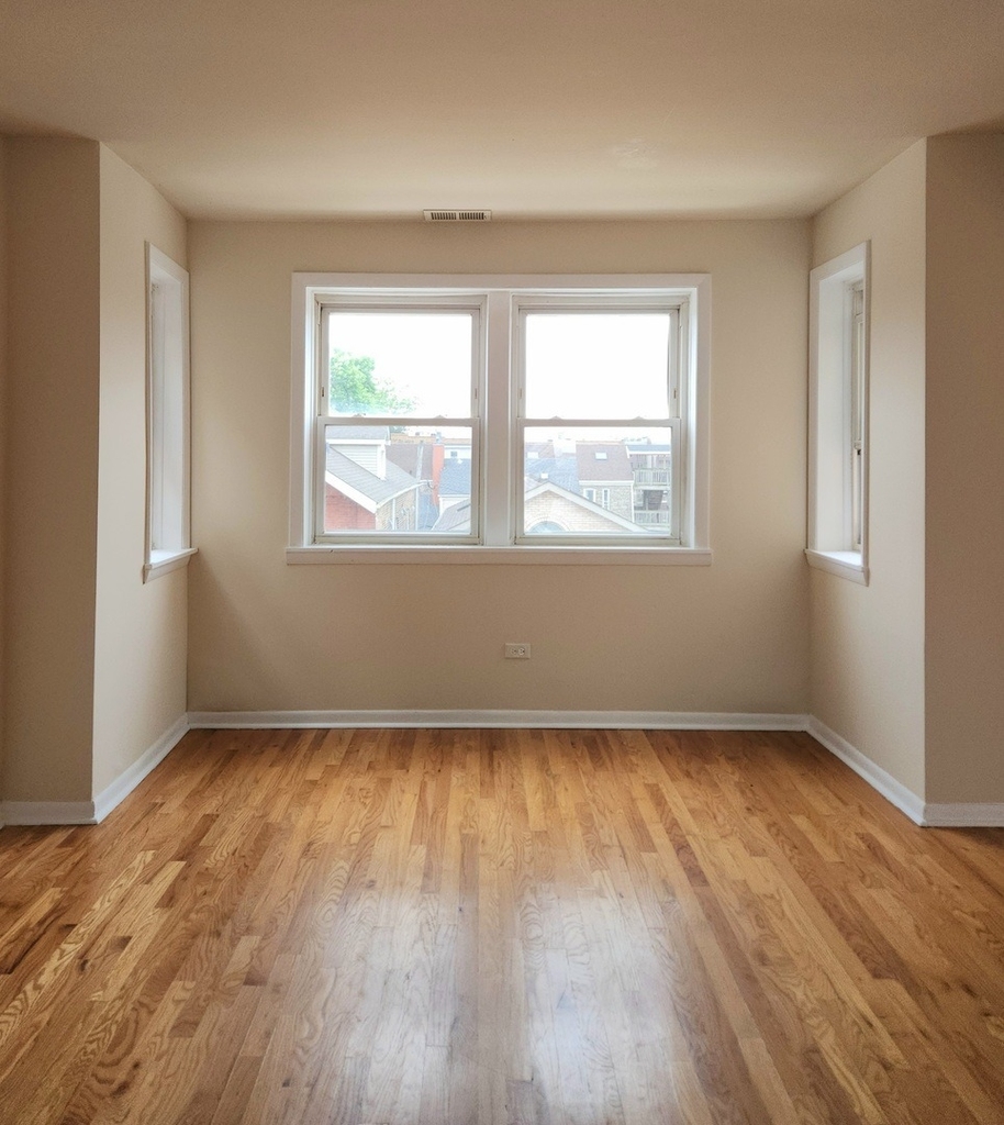 504 W 32nd Street - Photo 3