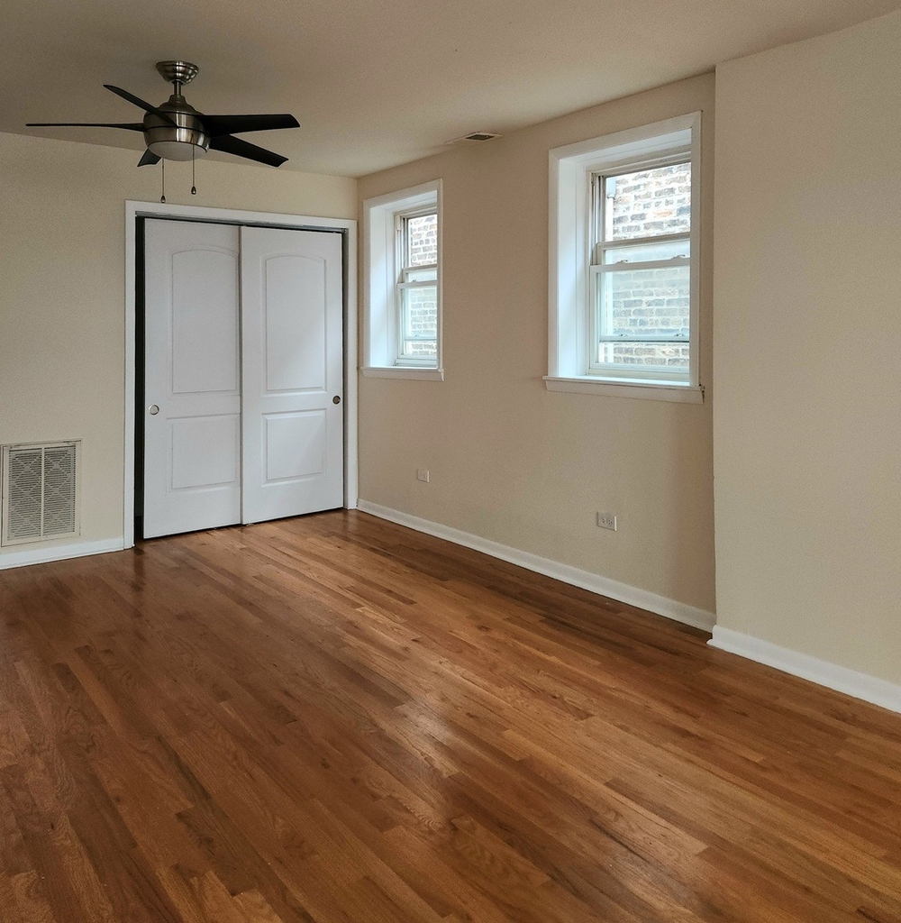 504 W 32nd Street - Photo 4