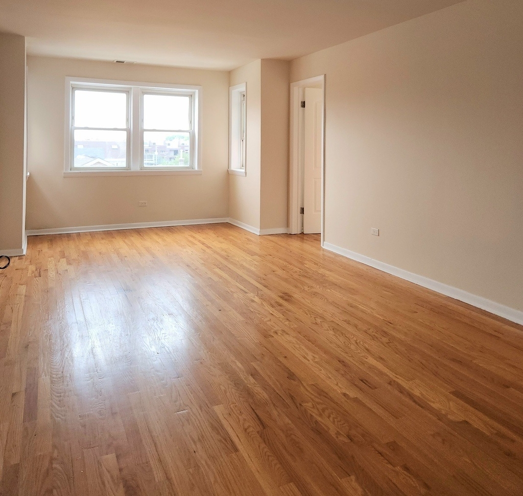 504 W 32nd Street - Photo 1