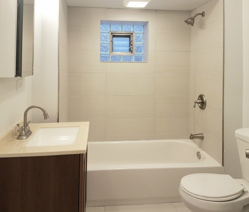 504 W 32nd Street - Photo 8