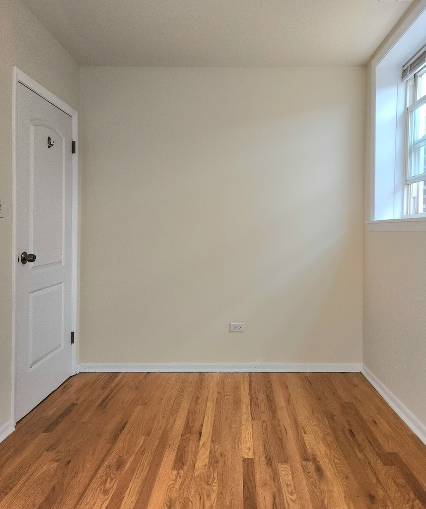 504 W 32nd Street - Photo 12