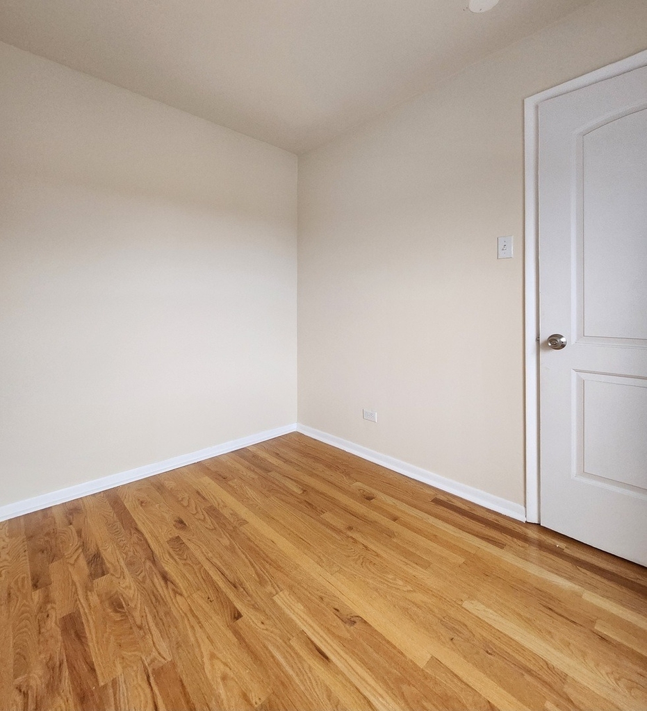 504 W 32nd Street - Photo 7