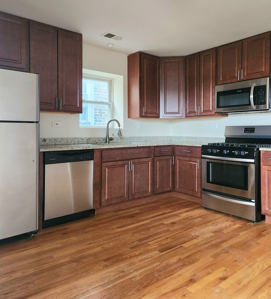 504 W 32nd Street - Photo 2
