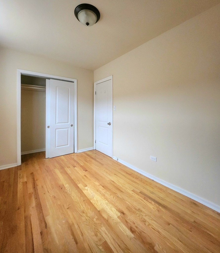 504 W 32nd Street - Photo 11