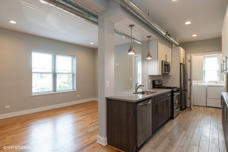 641 E 49th Street - Photo 3