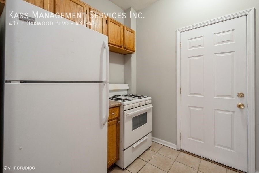 437 E Oakwood Boulevard - Photo 3