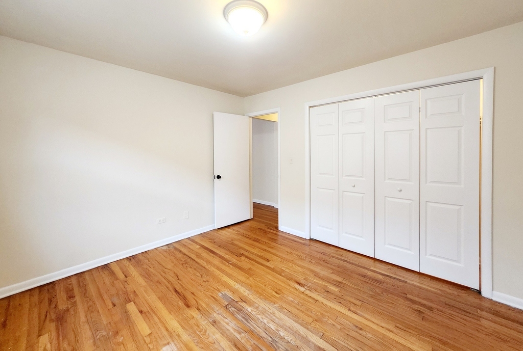 2005 W Touhy Avenue - Photo 1