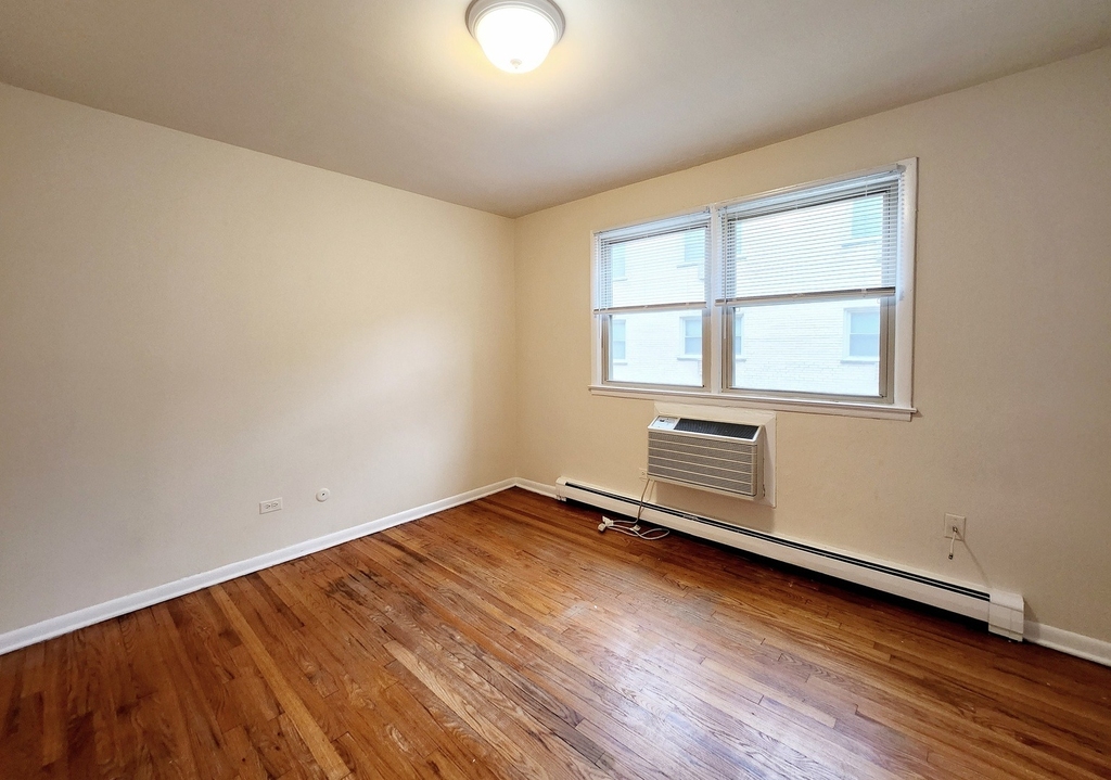 2005 W Touhy Avenue - Photo 2