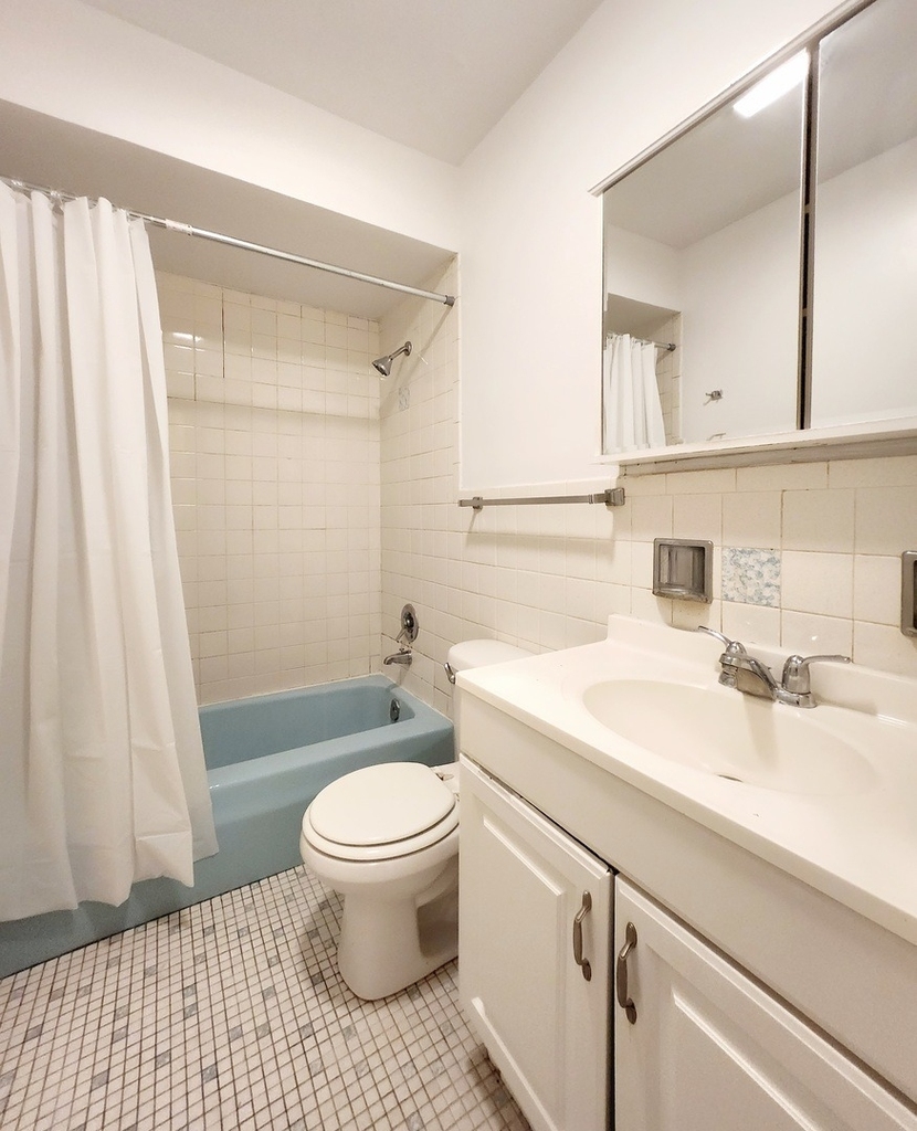 2005 W Touhy Avenue - Photo 4