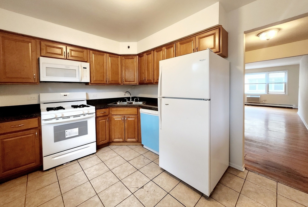 2005 W Touhy Avenue - Photo 5