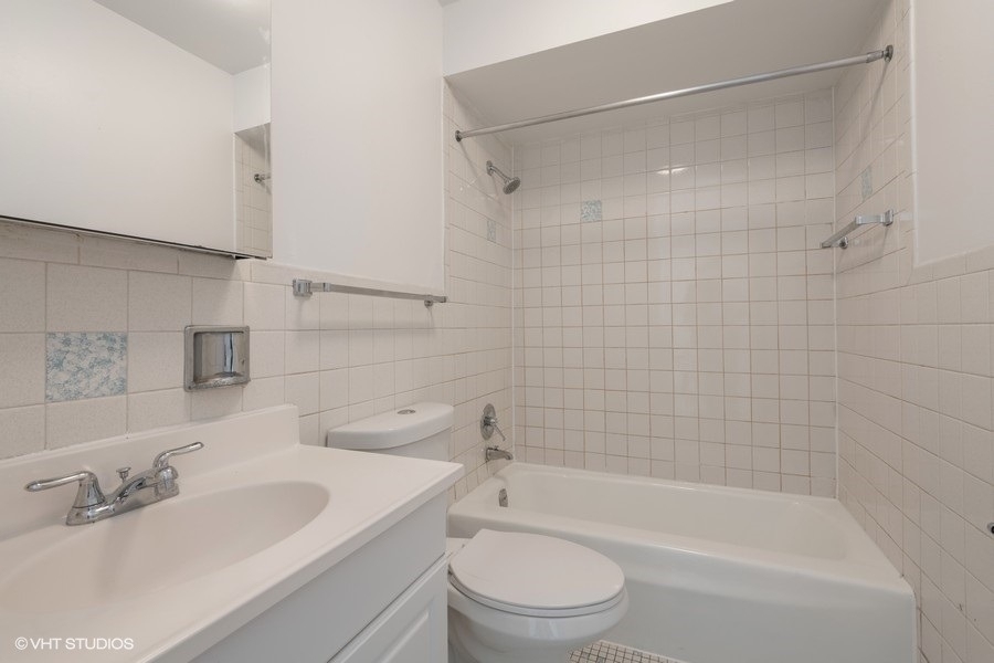 2003 W Touhy Avenue - Photo 4