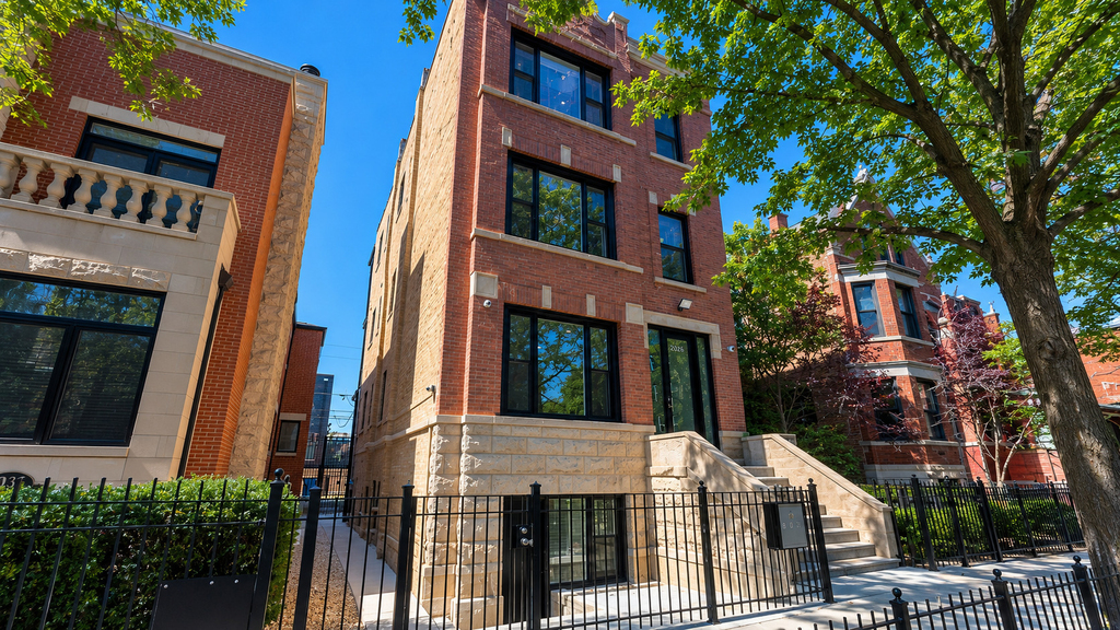 2036 N Hoyne Avenue - Photo 0