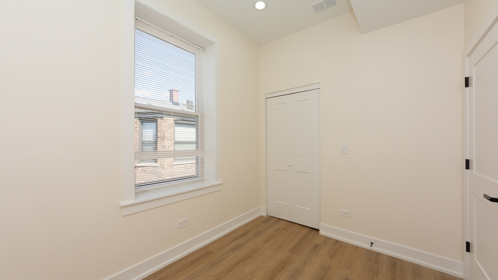 2036 N Hoyne Avenue - Photo 12