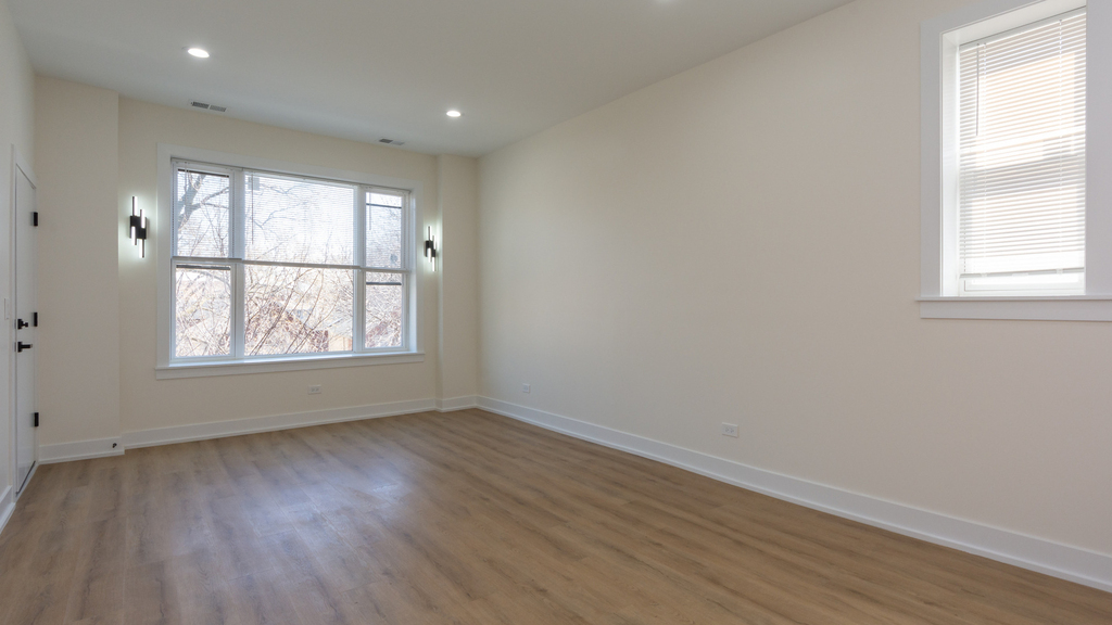 2036 N Hoyne Avenue - Photo 2