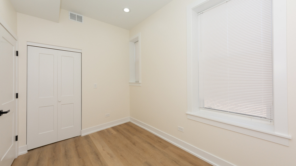 2036 N Hoyne Avenue - Photo 16