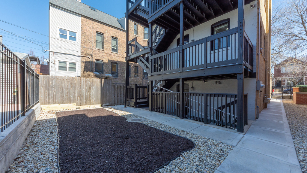 2036 N Hoyne Avenue - Photo 20