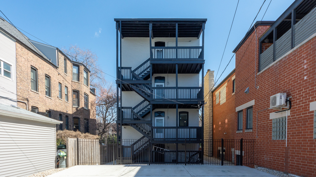 2036 N Hoyne Avenue - Photo 22