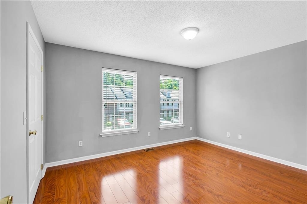 141 Madison Place - Photo 13