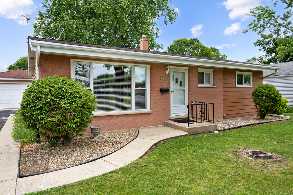 1290 Margret Street - Photo 0