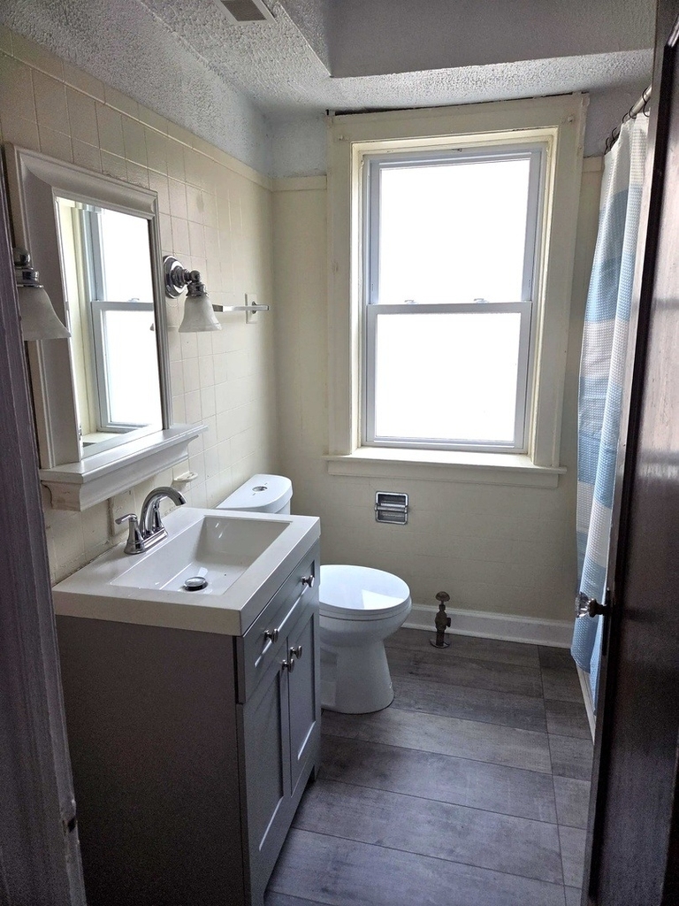 8030 S Paxton Avenue - Photo 4
