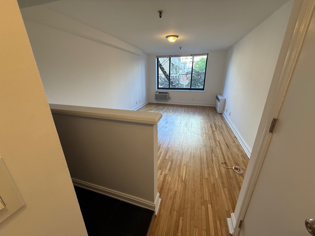 1570 First ave - Photo 2