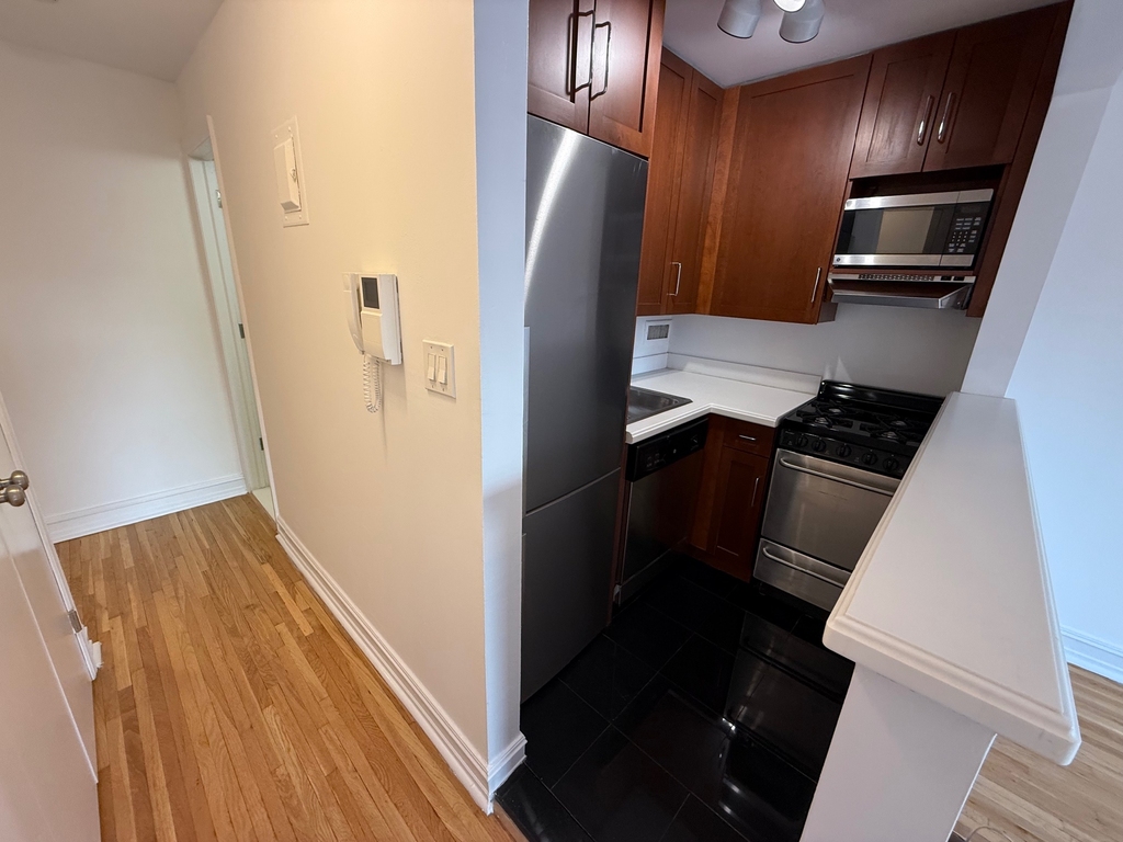 1570 First ave - Photo 1
