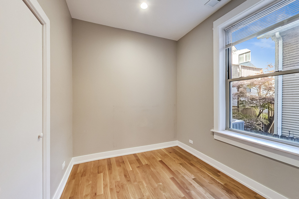 1914 W Crystal Street - Photo 8