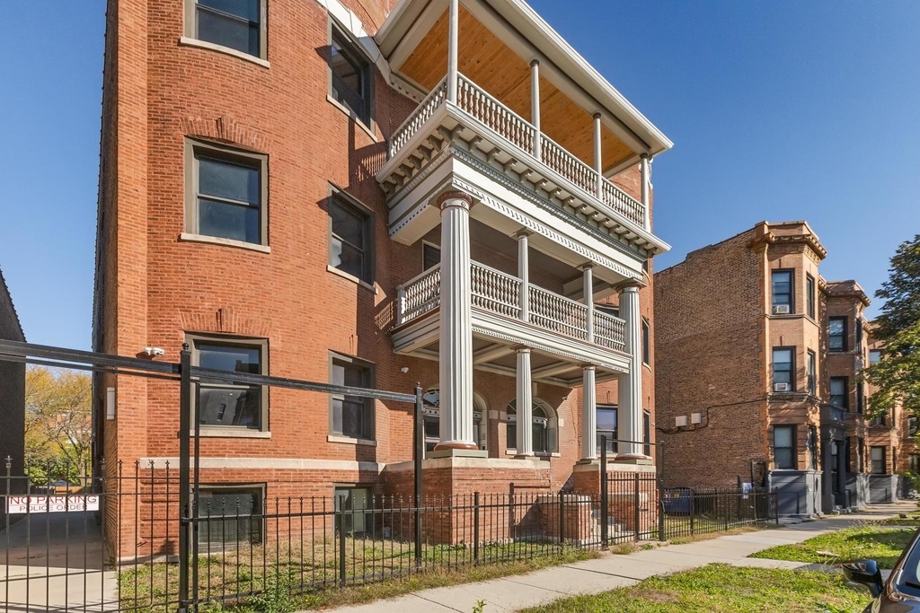 442 E 48th Street - Photo 4