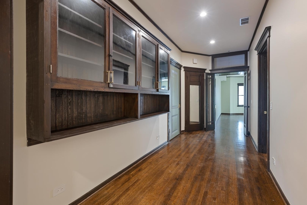 442 E 48th Street - Photo 10