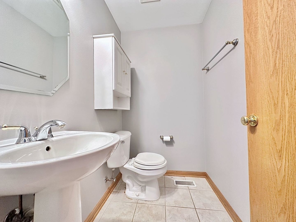 2607 Oak Tree Lane - Photo 4