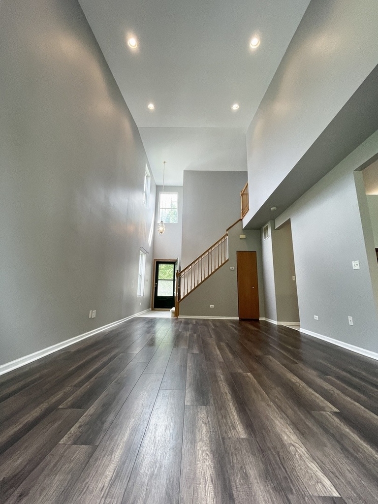 2607 Oak Tree Lane - Photo 2