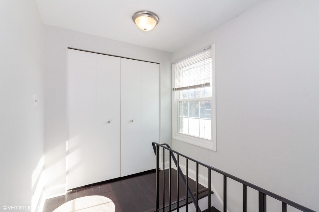 17w764 Lowell Lane - Photo 9